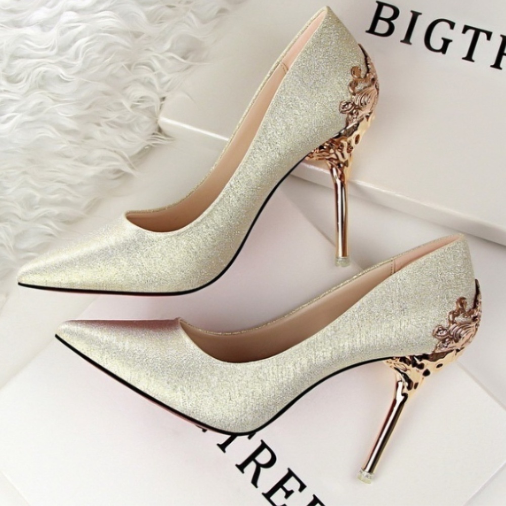🌟🥂Champagne Heels with Gold Heel🥂🌟